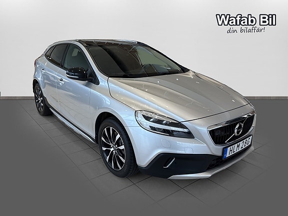 Volvo V40 Cross Country 3 of 15