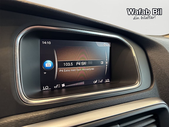 Volvo V40 Cross Country 11 of 15