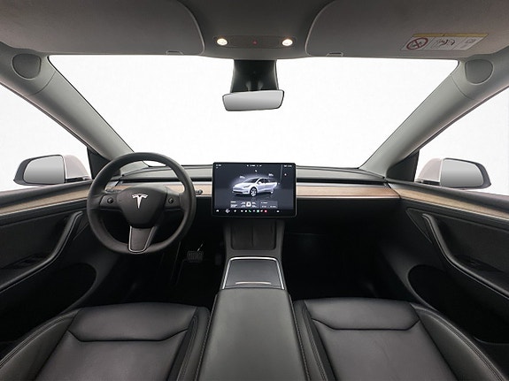 Tesla Model Y 14 of 30
