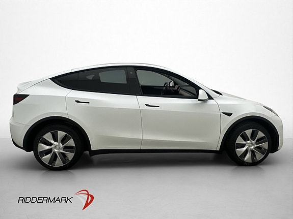 Tesla Model Y 10 of 30