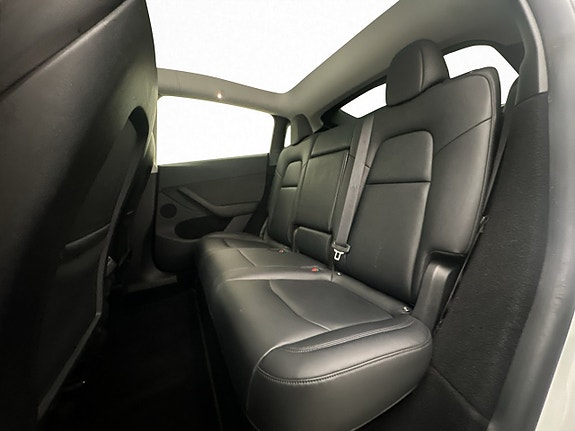 Tesla Model Y 18 of 30