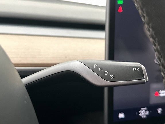 Tesla Model Y 22 of 30