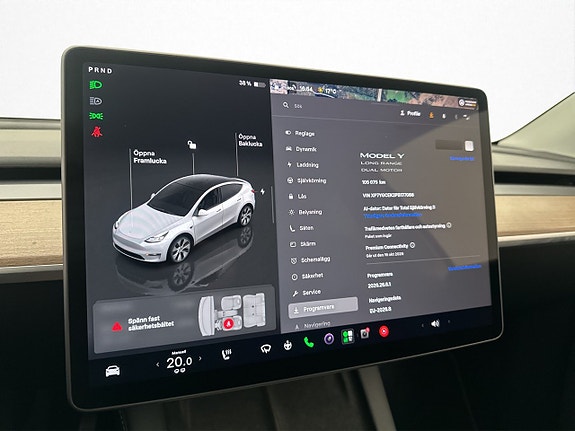 Tesla Model Y 28 of 30