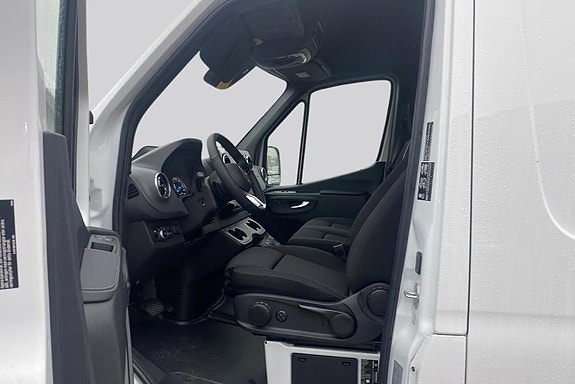 Mercedes-Benz eSprinter 420 8 of 14