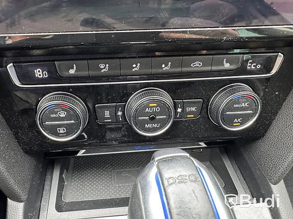 Volkswagen Passat 22 of 27