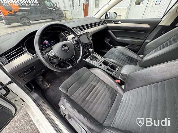 Volkswagen Passat 10 of 27