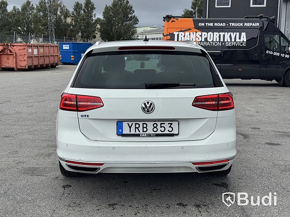 Volkswagen Passat 4 of 27
