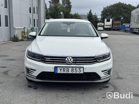 Volkswagen Passat 8 of 27