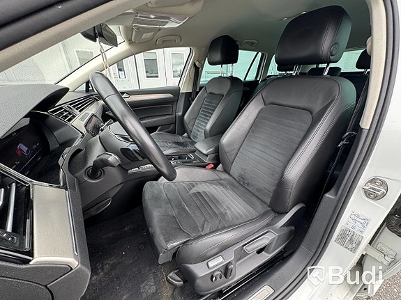Volkswagen Passat 9 of 27