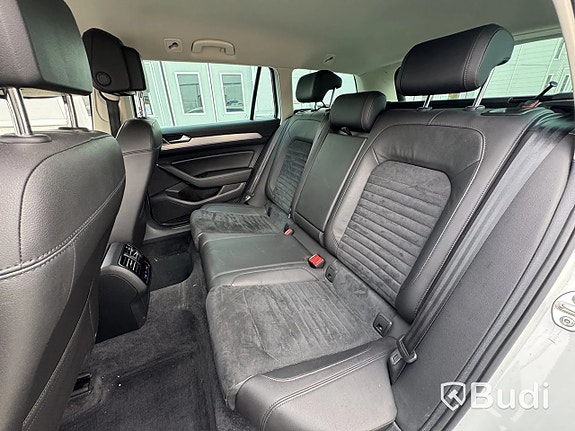 Volkswagen Passat 26 of 27