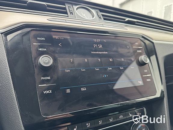 Volkswagen Passat 21 of 27