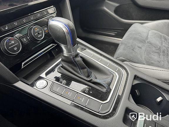 Volkswagen Passat 23 of 27