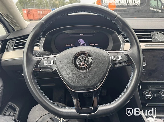 Volkswagen Passat 11 of 27