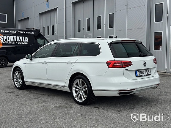 Volkswagen Passat 3 of 27