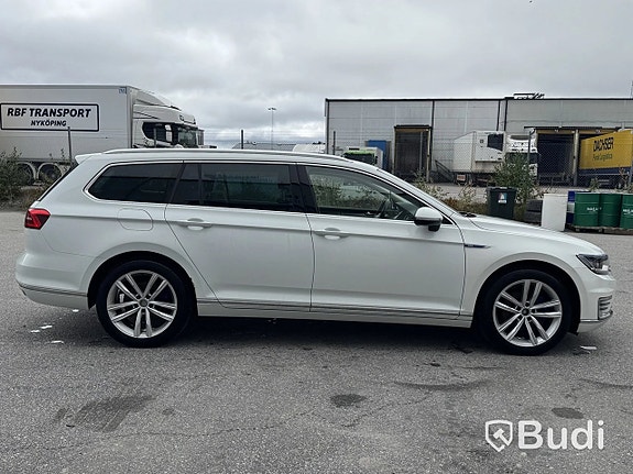 Volkswagen Passat 6 of 27