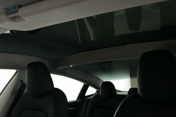 Tesla Model 3 18 of 25