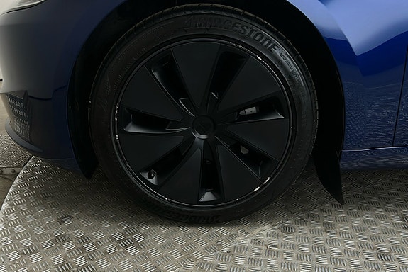 Tesla Model 3 11 of 25