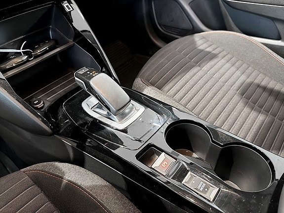 Peugeot e-208 12 of 17