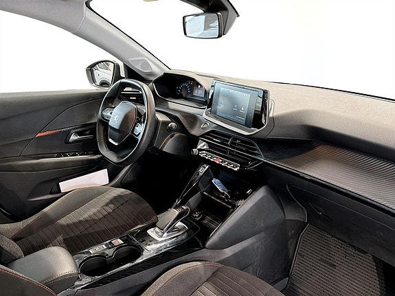 Peugeot e-208 13 of 17
