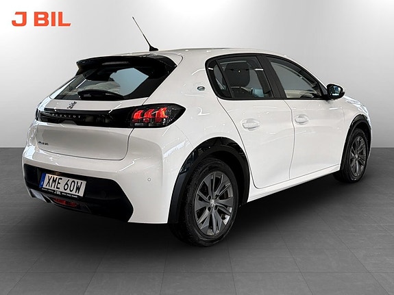 Peugeot e-208 3 of 17