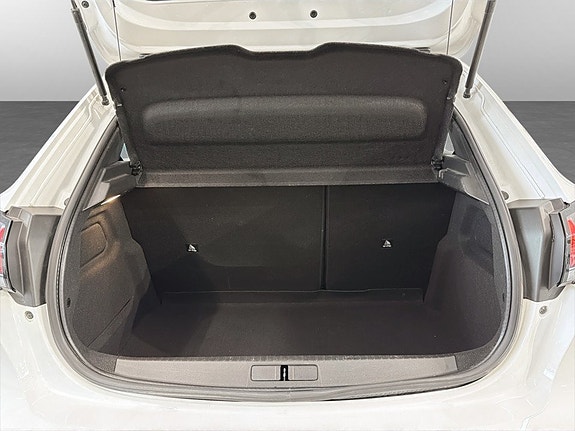 Peugeot e-208 17 of 17