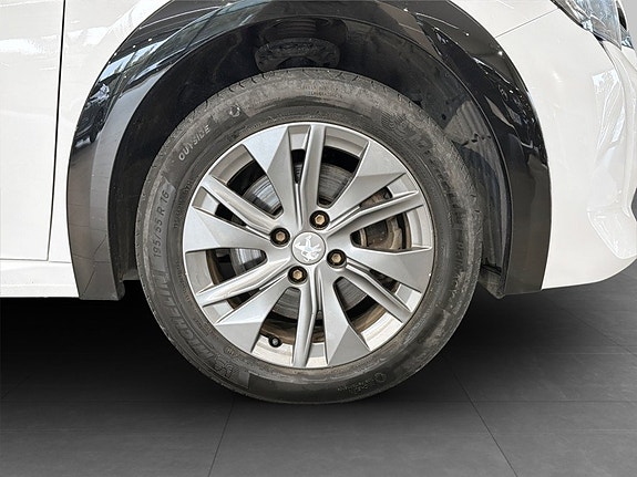 Peugeot e-208 16 of 17
