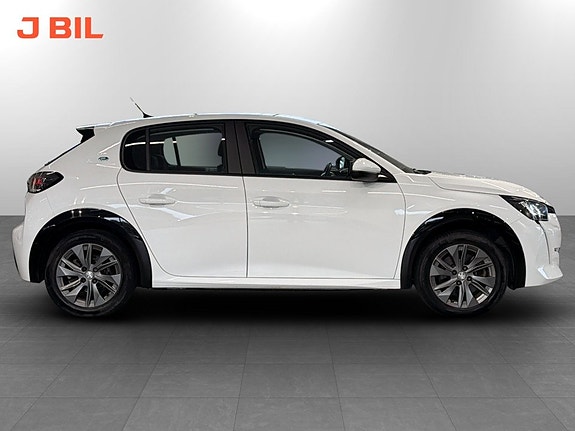 Peugeot e-208 15 of 17
