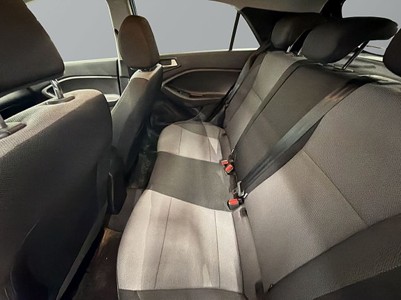 Hyundai i20 8 of 22