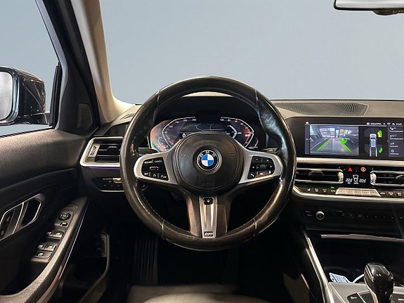 BMW 320i 9 of 18