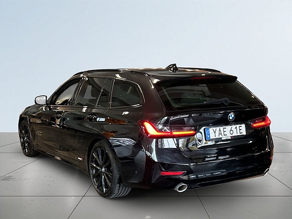 BMW 320i 5 of 18
