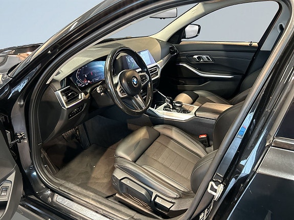 BMW 320i 7 of 18