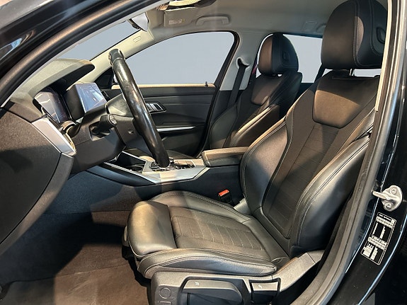 BMW 320i 13 of 18