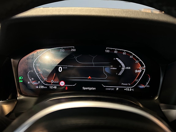 BMW 320i 15 of 18