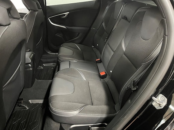 Volvo V40 23 of 24