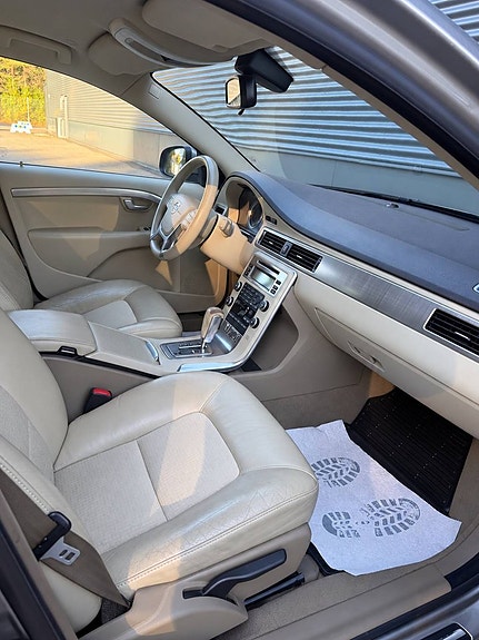 Volvo V70 9 of 12