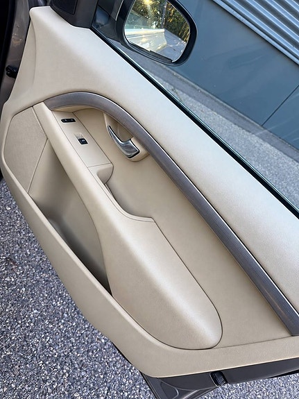 Volvo V70 11 of 12