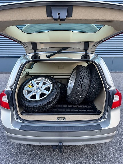 Volvo V70 5 of 12