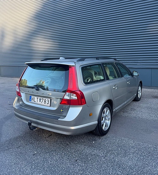 Volvo V70 4 of 12