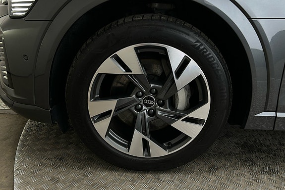 Audi Q8 e-tron 12 of 28