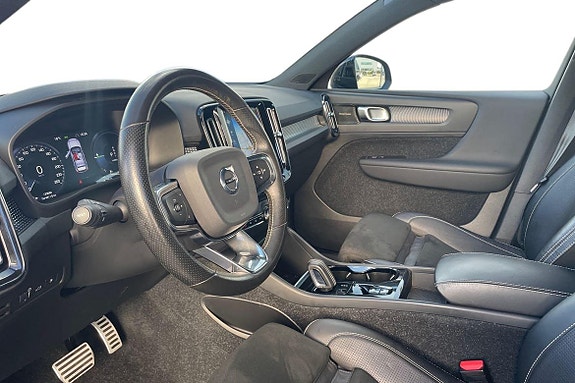 Volvo XC40 13 of 24