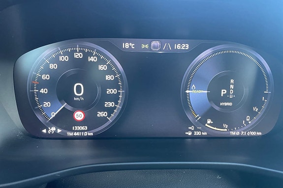 Volvo XC40 15 of 24