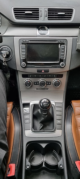 Volkswagen Passat 9 of 27