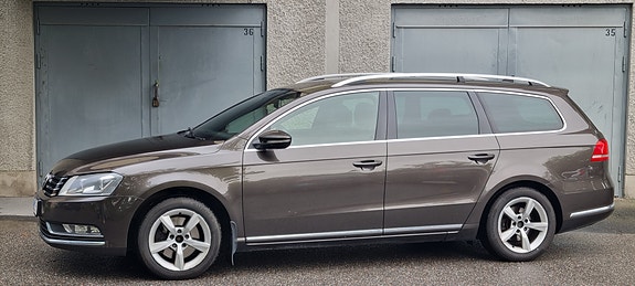 Volkswagen Passat 2 of 27