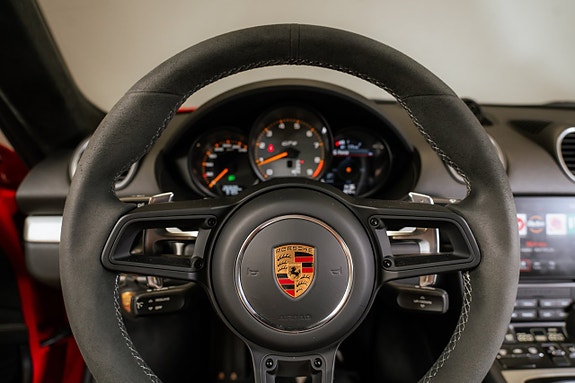 Porsche 718 Cayman GT4 20 of 30