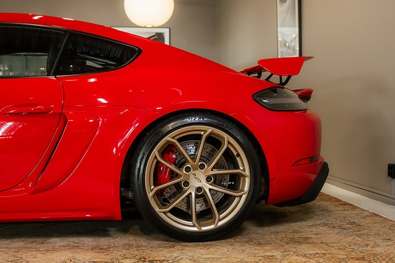 Porsche 718 Cayman GT4 7 of 30