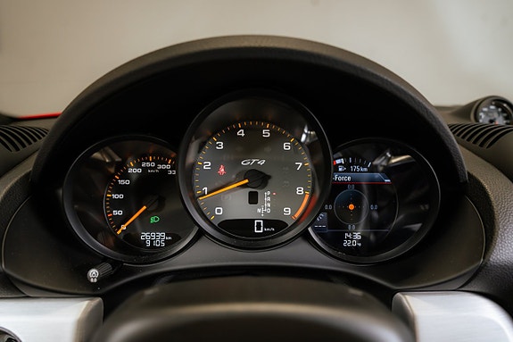 Porsche 718 Cayman GT4 21 of 30