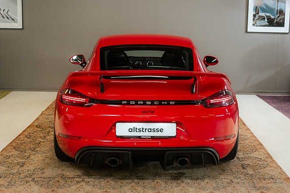 Porsche 718 Cayman GT4 11 of 30
