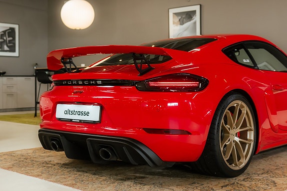 Porsche 718 Cayman GT4 9 of 30