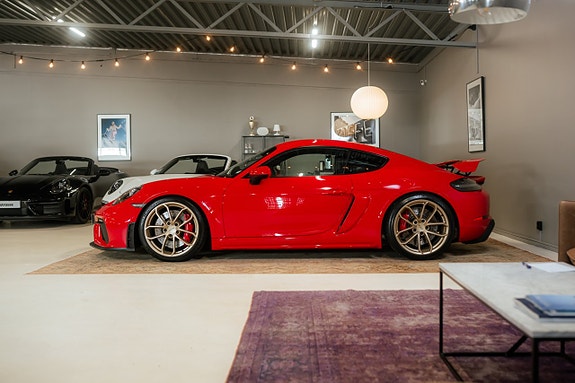 Porsche 718 Cayman GT4 5 of 30