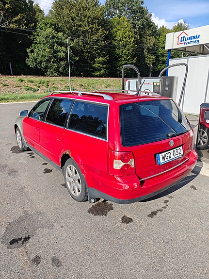 Volkswagen Passat 2 of 5
